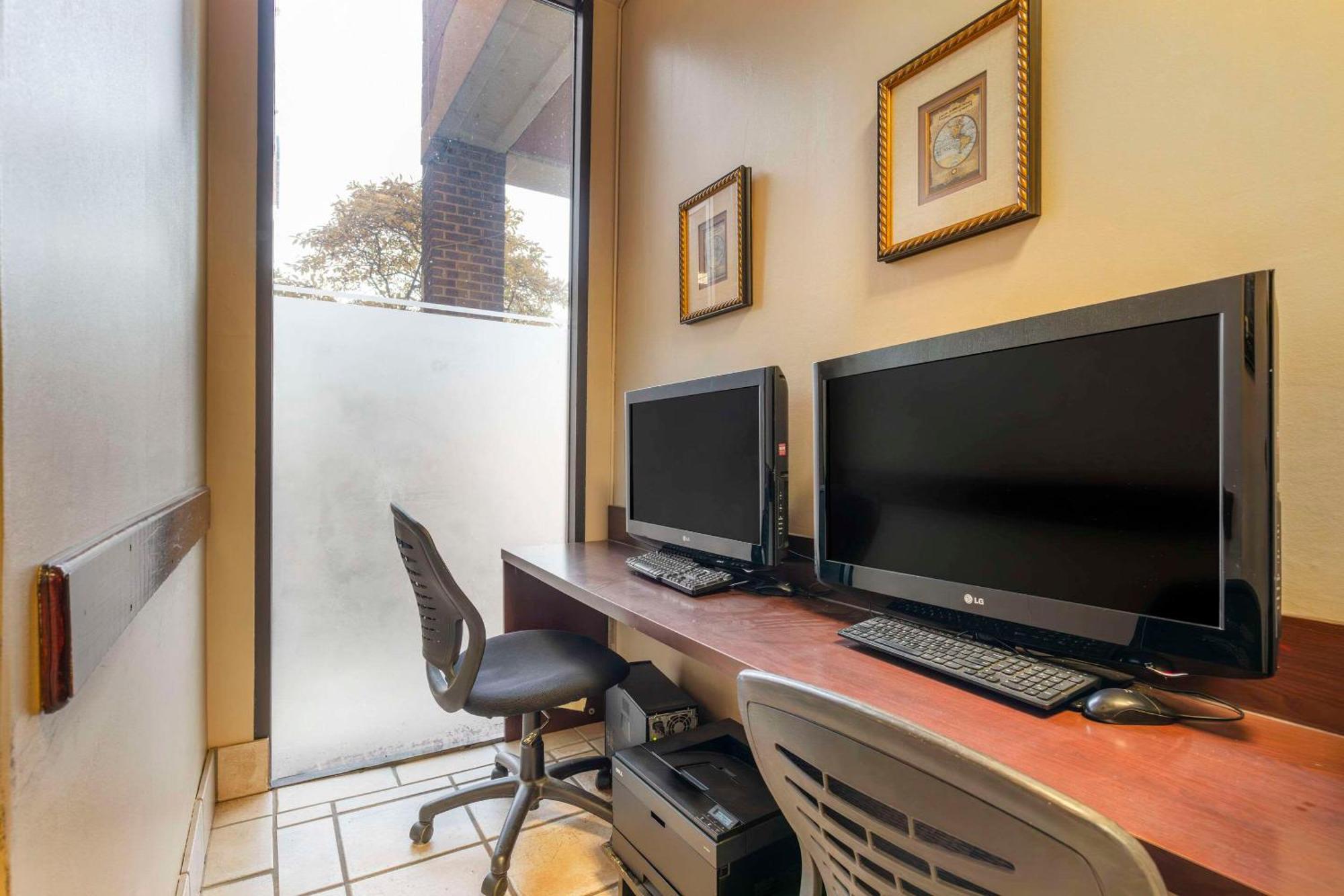 Comfort Center Inn 3*